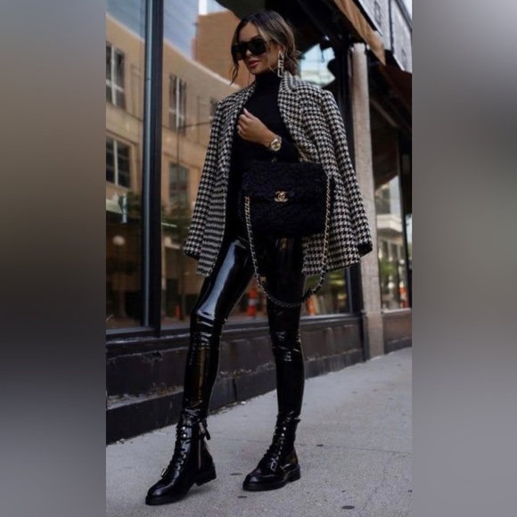 Commando Faux Leather Patent Leggings in High Shine 🍸 - Picture 6 of 8